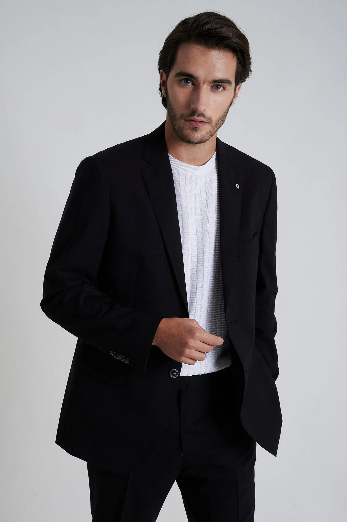Slim fit comfort wool elastane suit half canvas construction Anti-crease finishing