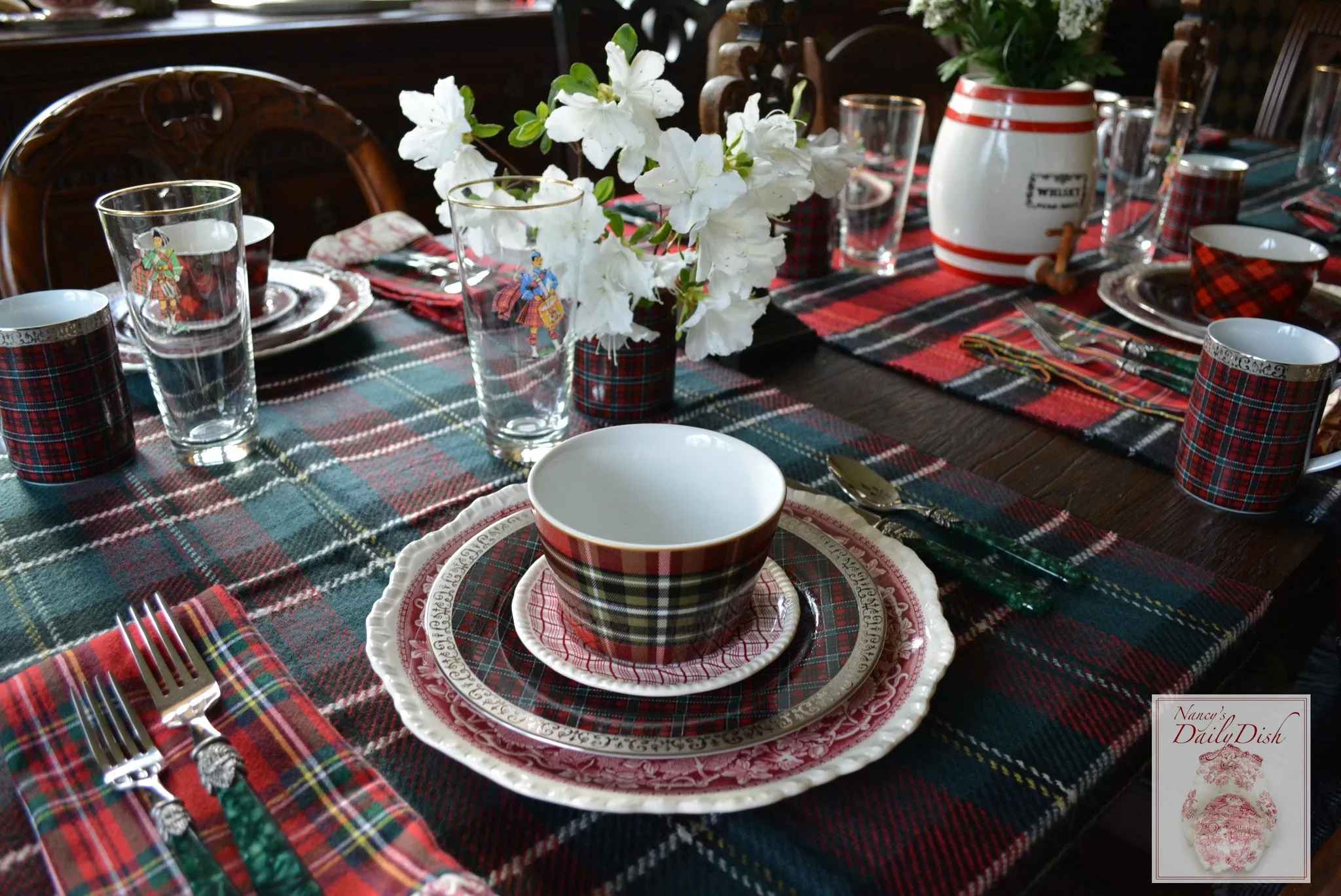 Tartan Plaid Red Black & Green Oval Serving Platter Tray NEW 222 Fifth Wexford